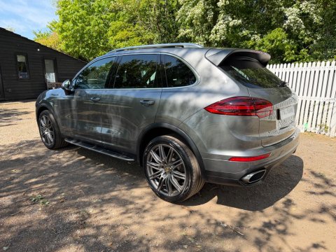Porsche Cayenne D V6 TIPTRONIC S 12