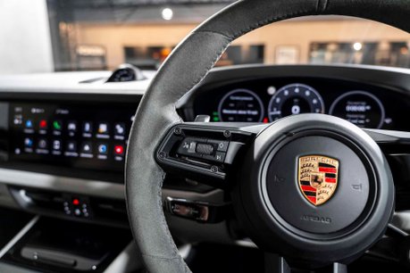 Porsche Cayenne GTS. WARRANTY. HUD. PANORAMIC ROOF. COMFORT ACCESS. BOSE. S/CHRONO. 36