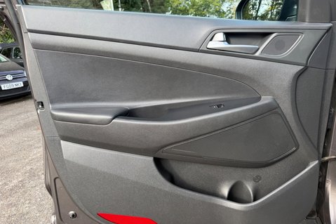 Hyundai TUCSON CRDI PREMIUM SE - 2 OWNERS - 10 HYUNDAI SERVICES  28