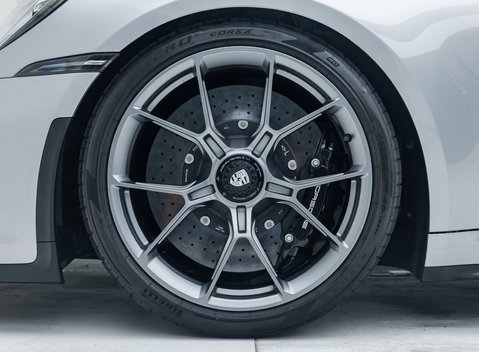 Porsche 911 GT3 Touring (992) 10