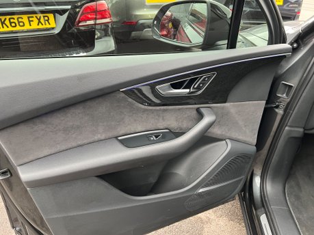 Audi SQ7 4.0 TFSI V8 Black Edition SUV 5dr Petrol Tiptronic quattro Euro 6 (507ps) 38