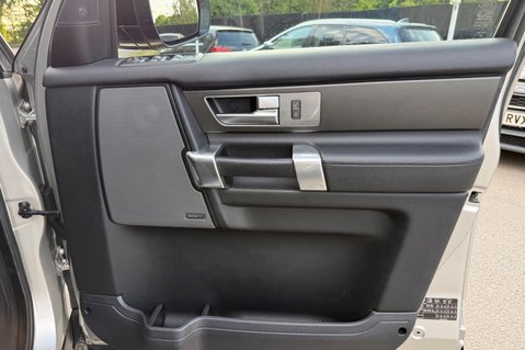 Land Rover Discovery SDV6 SE TECH - ULEZ COMPLIANT -FULL LR SERVICE HISTORY - 9 SERVICES -TOWBAR 34