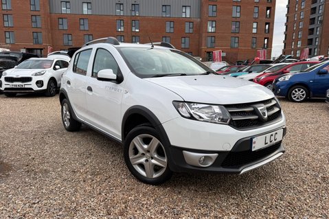 Dacia Sandero Stepway LAUREATE TCE.. 1 OWNER FROM NEW.. SERVICE HISTORY.. A/C.. STUNNING EXAMPLE 1