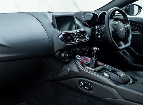 Aston Martin Vantage 007 Edition 14