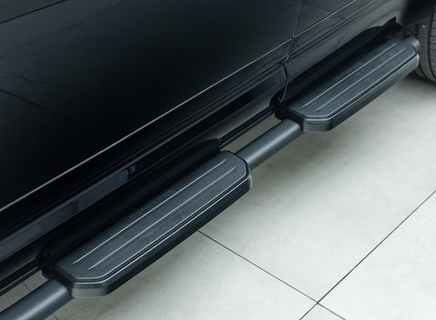 Land Rover Defender 110 V8 Bond Edition 39