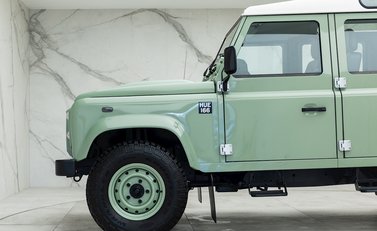 Land Rover Defender 110 Heritage 26