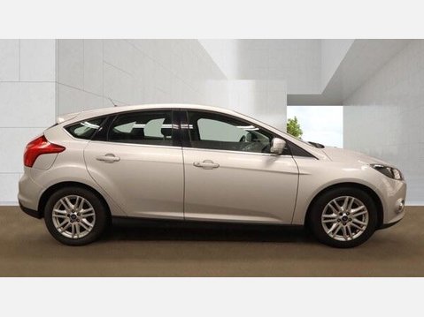 Ford Focus 1.0T EcoBoost Titanium Euro 5 (s/s) 5dr 3