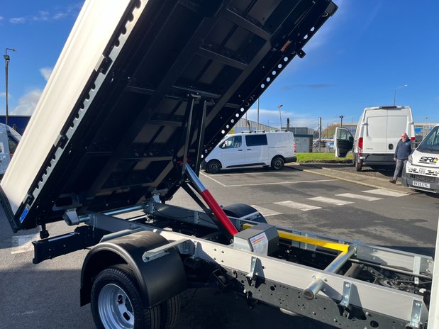 Iveco Daily Daily 35C14 2.3 Business Tipper 15