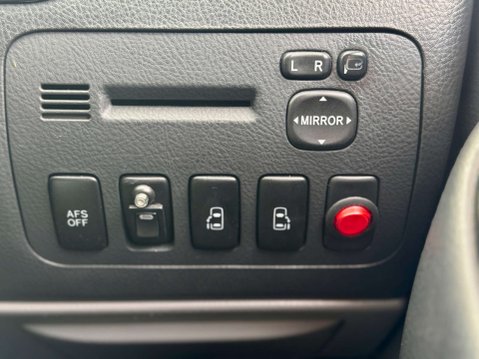 Toyota Alphard Sunroof 8 Seater 69