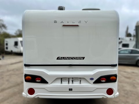 Bailey Unicorn Valencia 8