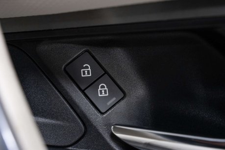 Land Rover Discovery Sport 1.5 Discovery Sport R-Dynamic SE P300e Auto 4WD 5dr 26