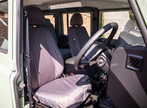 Land Rover Defender 110 Heritage Station Wagon 23