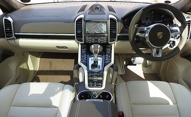 Porsche Cayenne GTS 12