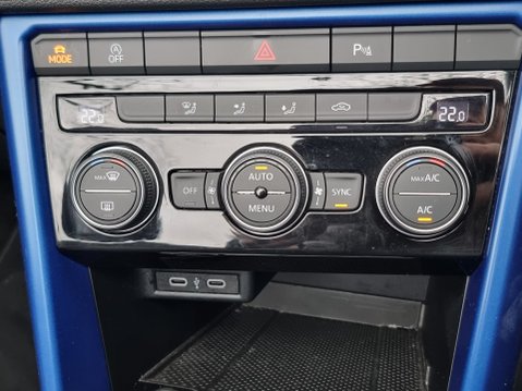 Volkswagen T-Roc DESIGN TSI EVO 36