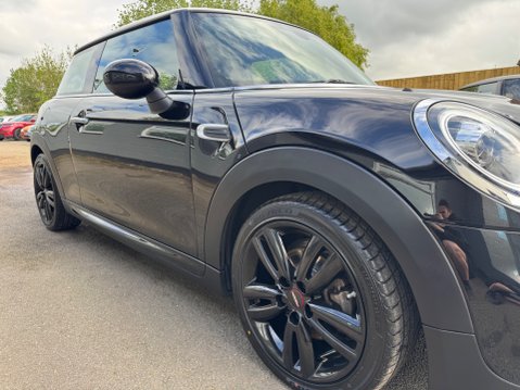 Mini Hatch COOPER 19