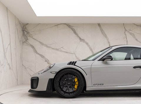 Porsche 911 (991.2) GT2 RS Weissach 32
