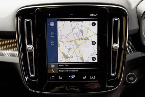 Volvo XC40 B4 R-DESIGN MHEV 25