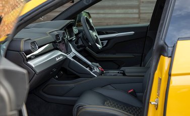 Lamborghini Urus 16