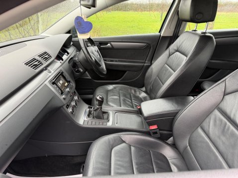 Volkswagen Passat 2.0 TDI BlueMotion Tech Executive Euro 5 (s/s) 5dr 40
