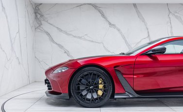 Aston Martin V12 Vantage 34