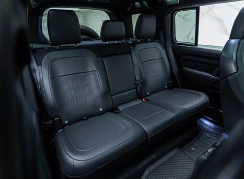 Land Rover Defender 110 OCTA Black 18