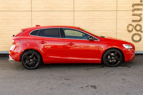 Volvo V40 T2 R-DESIGN NAV PLUS 12