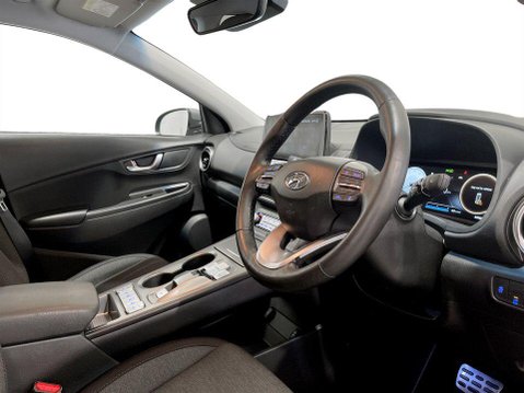 Hyundai KONA 64kWh Premium SUV 5dr Electric Auto (10.5kW Charger) (204 ps) 12