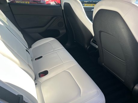 Tesla Model Y LONG RANGE AWD 26