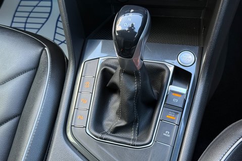 Volkswagen Tiguan R-LINE TDI DSG - RARE LEATHER INTERIOR - APPLE CAR PLAY -CAMERA 13