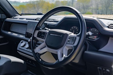 Land Rover Defender 110 Hard Top X-Dynamic HSE 14