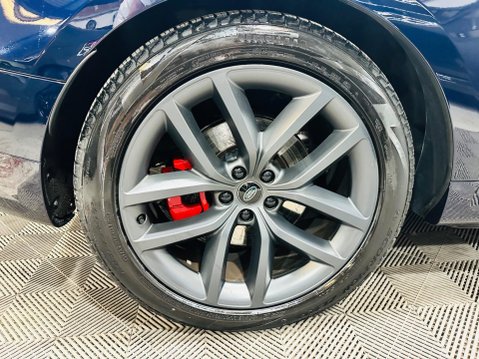 Land Rover Range Rover Sport 3.0 D300 MHEV Autobiography Auto 4WD Euro 6 (s/s) 5dr 36