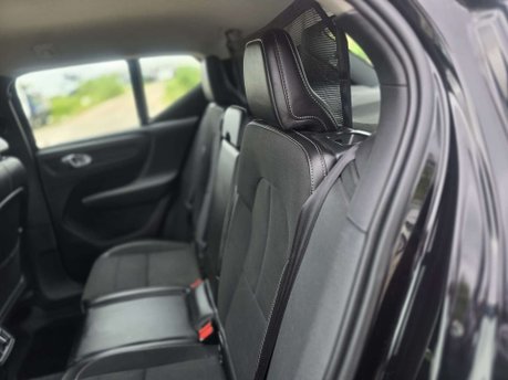Volvo XC40 2.0 T4 Momentum SUV 5dr Petrol Auto AWD Euro 6 (s/s) (190 ps) 7