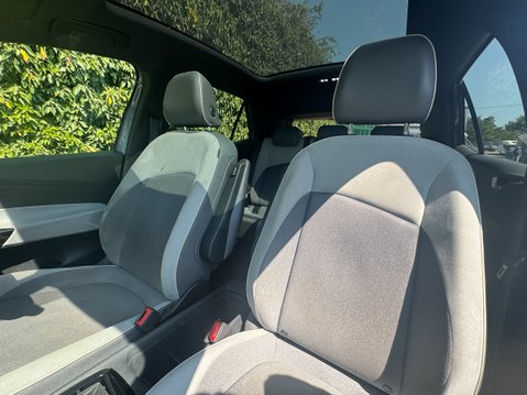 Volkswagen ID.3 Pro 58kWh Family Hatchback 5dr Electric Auto (145 ps) 8