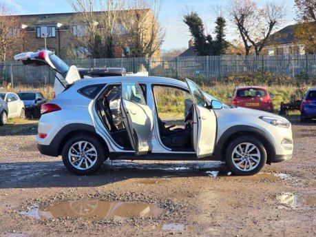 Hyundai TUCSON 1.7 CRDi Blue Drive SE Nav SUV 5dr Diesel DCT Euro 6 (s/s) (141 ps) 16