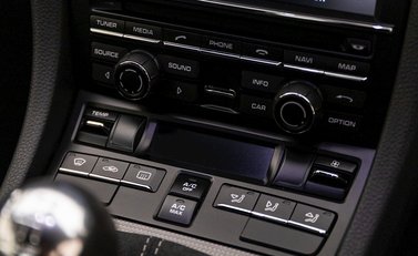 Porsche Cayman GT4 (718) 17