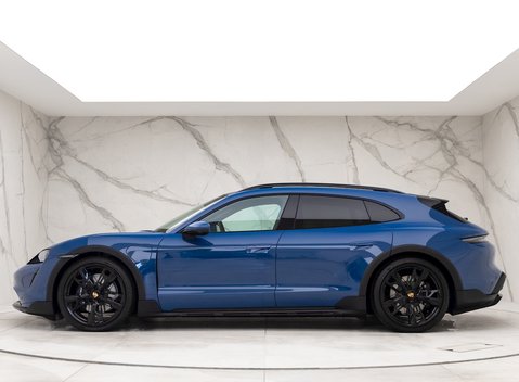 Porsche Taycan 4 Cross Turismo 2