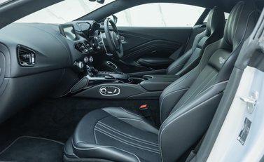 Aston Martin V8 Vantage 16