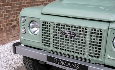 Land Rover Defender 90 Heritage Hard Top 19