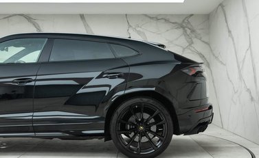 Lamborghini Urus 30