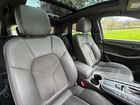 Porsche Macan PDK 51
