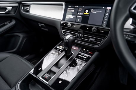 Porsche Macan S PDK. PANO ROOF. BOSE SOUND SYSTEM. HEATED FRONT SEATS. REVERSING CAMERA. 20