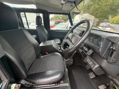 Land Rover Defender 110 TD5 XS STATION WAGON 10