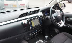 Toyota Hilux INVINCIBLE 4WD D-4D DCB FSH Fresh MOT Recent New Rear Tyres Tow Bar 1 Owner 27