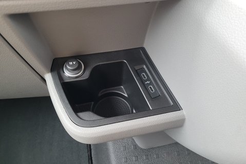 Volkswagen Transporter T6.1 T28 TDI P/V HIGHLINE 38