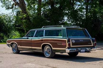 Ford Country Squire 4