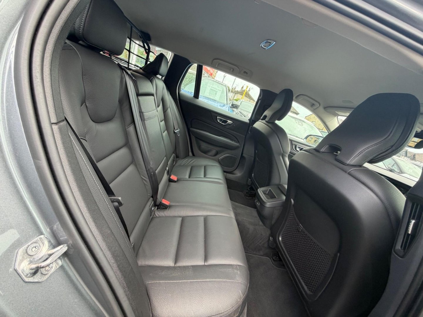 2021 Volvo V60 — image 7
