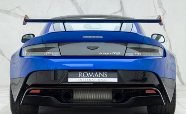 Aston Martin Vantage GT8 5