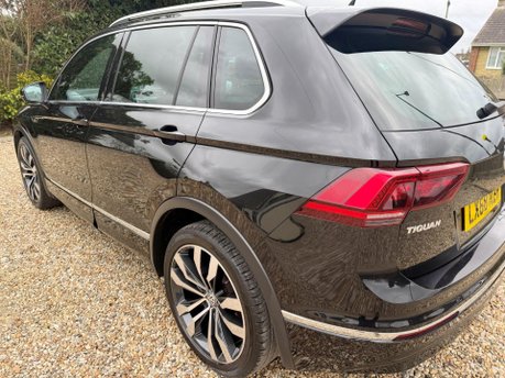 Volkswagen Tiguan 2.0 TDI R-Line Euro 6 (s/s) 5dr 12