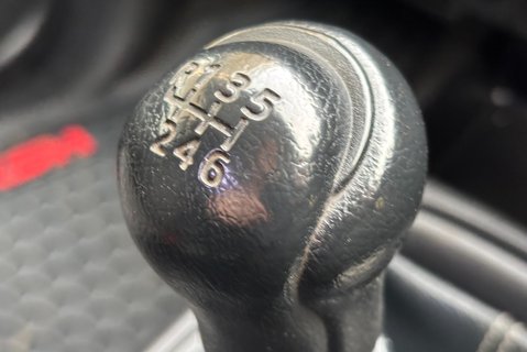 Toyota Hilux Active 4WD D-4D DCB Utility Service Body - Uprated to 3.5t 38