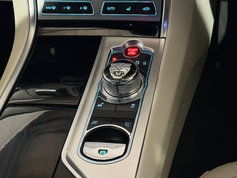 Jaguar XF D V6 S PORTFOLIO SPORTBRAKE 15